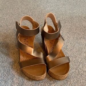 Elegant Tan Wedge Sandals
